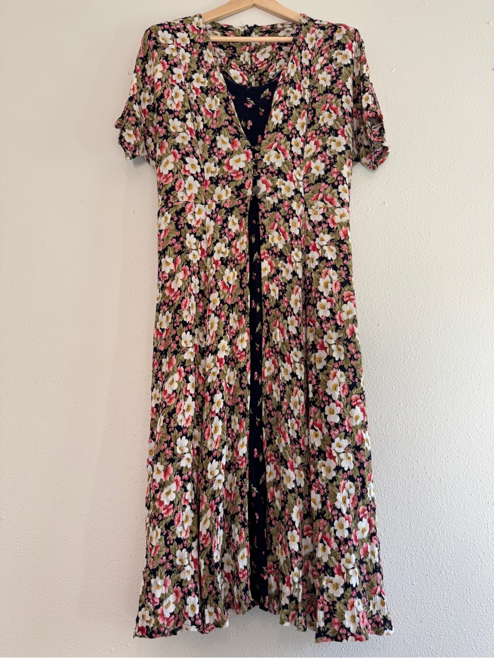 Vintage Floral V-Neck Maxi Dress in Black and Pink Size Extra Large